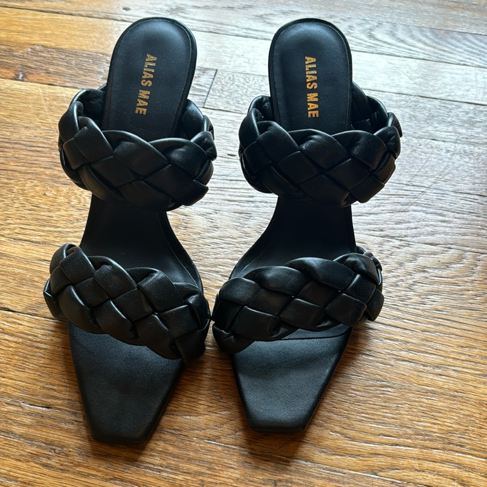 Alias Mae isla heel in black size 41 NEW